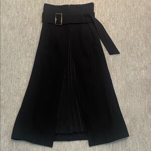 Commense Skirt with Pleats and Belt